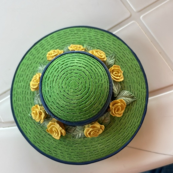 Willow Hall- Victorian boot pill box - Picture 5 of 6